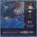 K3 blue, Set de calligraphie 21x21 cm contenant 1 plume de verre, un flacon d'encre 10ml, un bloc de 52 feuilles de papiers de d
