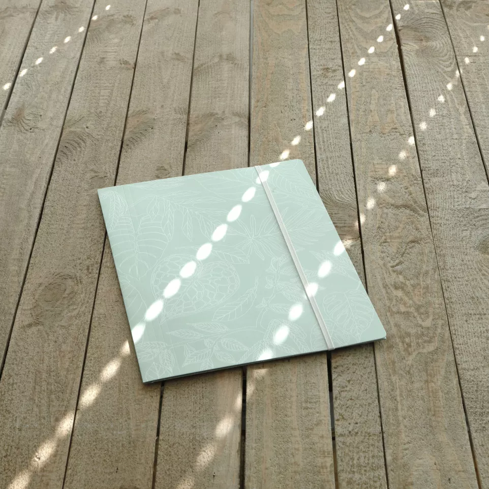 Jungle Harmony, Elas-ticated folder...