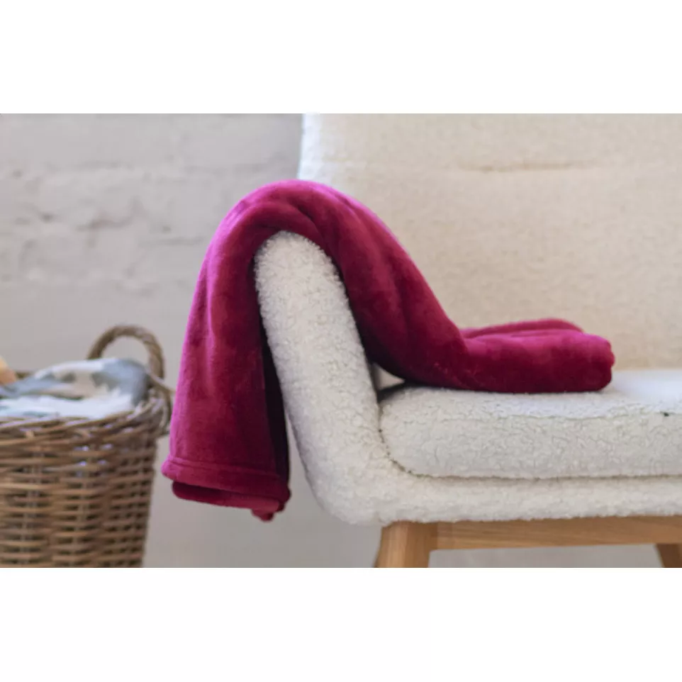 Espoo burgundy  flannel blanket 