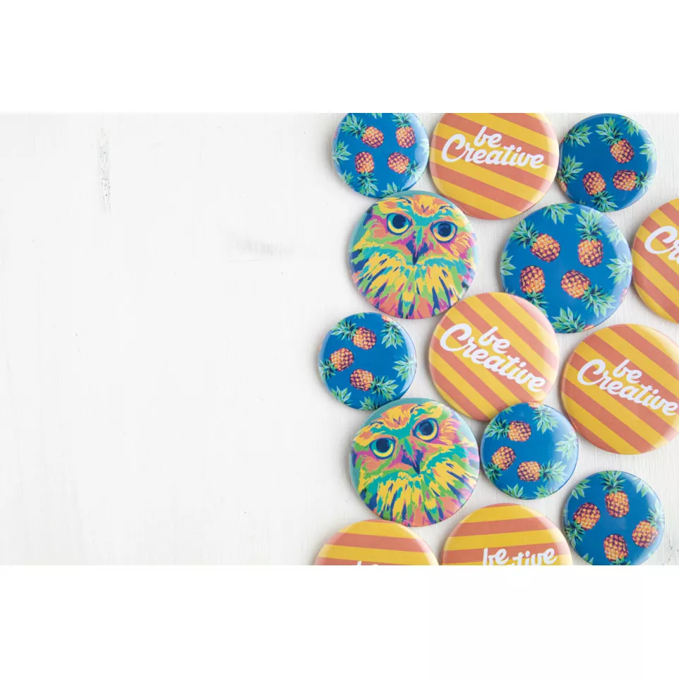 PinBadge Maxi white silver pin button...