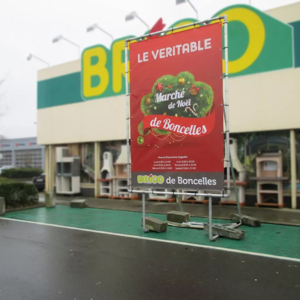 Advertising billboard