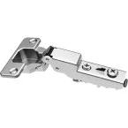 Stijlvol 110° vernikkeld opschroefscharnier, met soft close en zelfsluitende functie, voor halfinliggende deuren / PCE