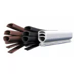 Joint de rénovation modulable Universeal Plus pour fenêtres et portes en PVC noir / 5m