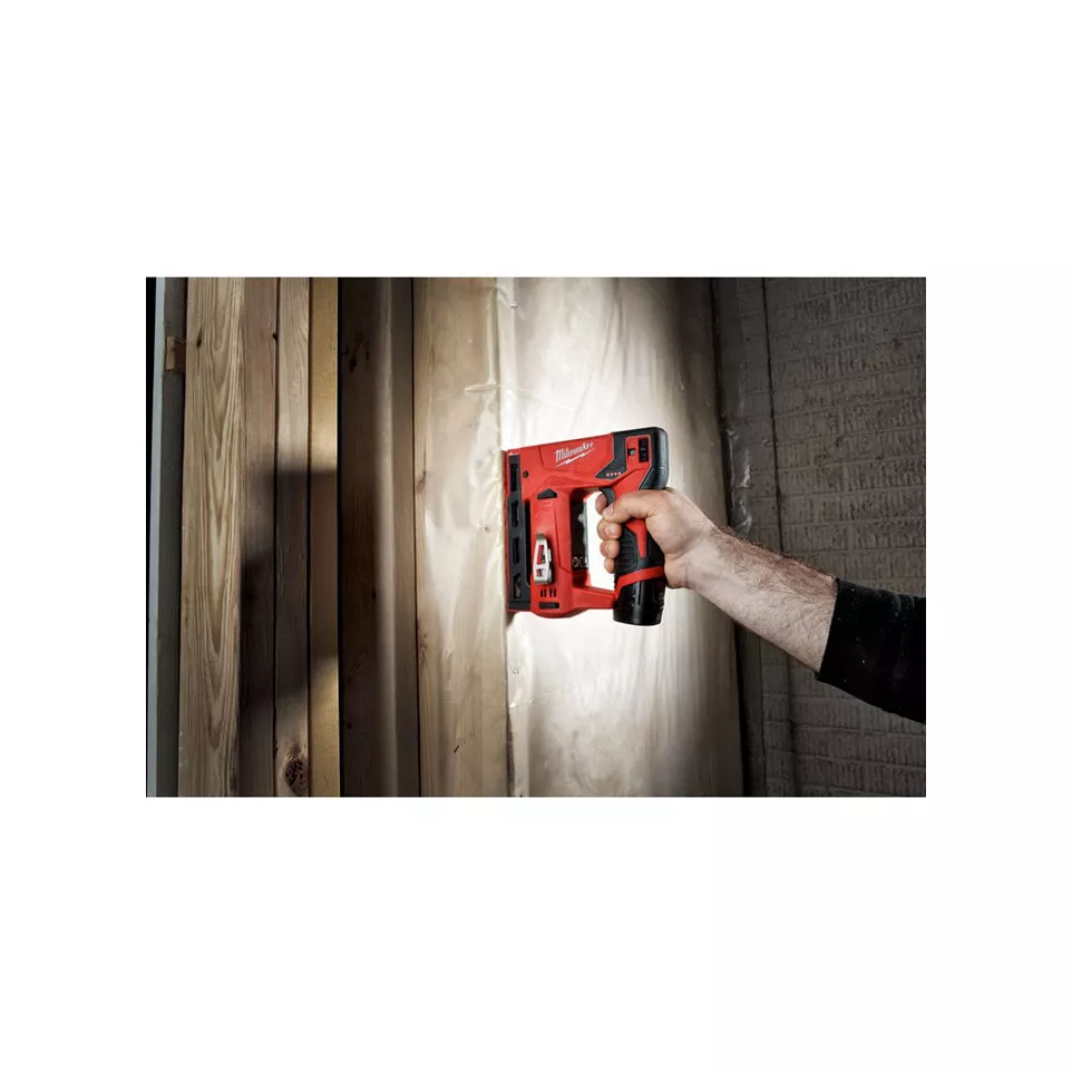 Agrafeuse sur accu Milwaukee M12...