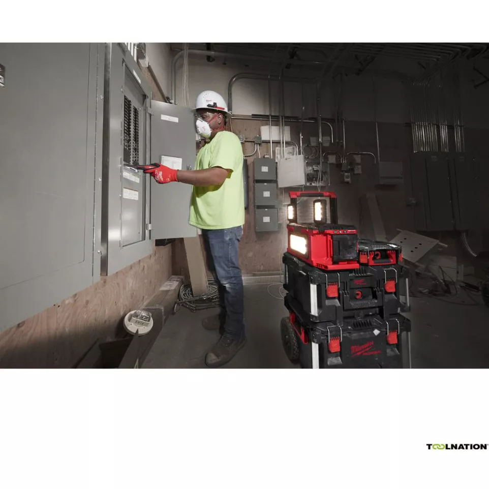 Milwaukee M18 PACKOUT Light/Charger...