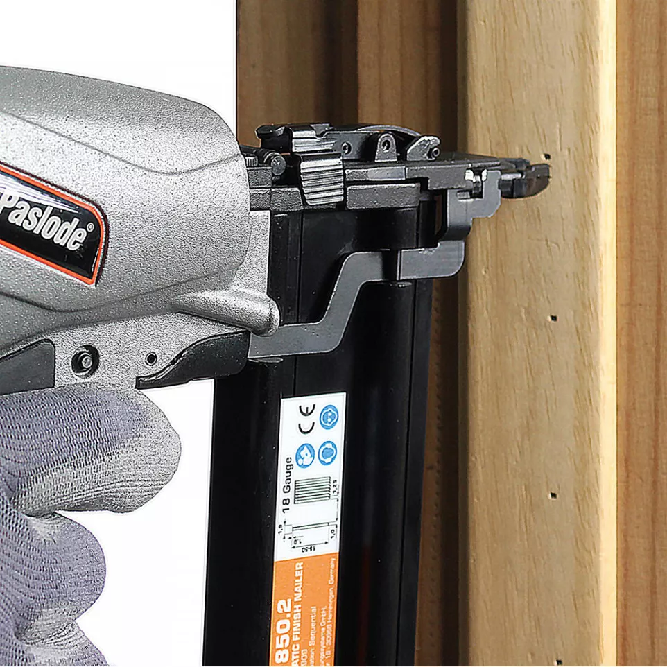 Paslode FN1850 Mini-Brad Nailer / pce