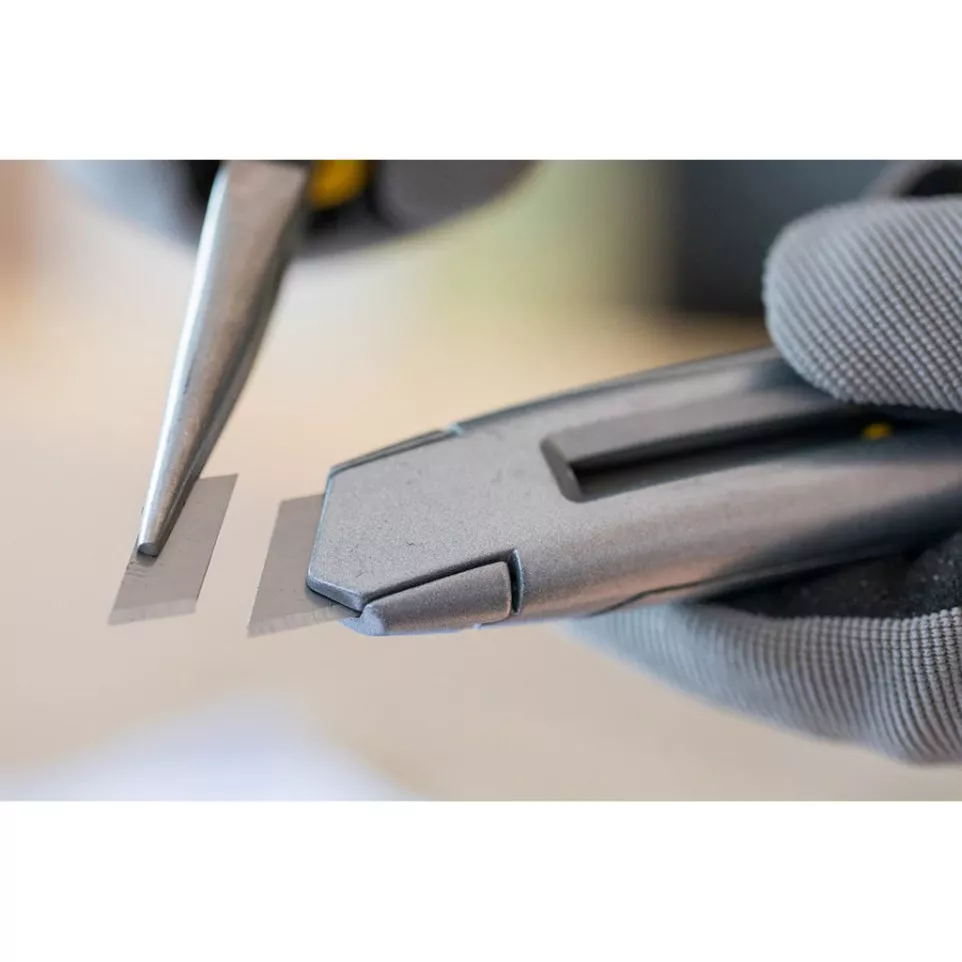 Cutter à lame cassable de securité...