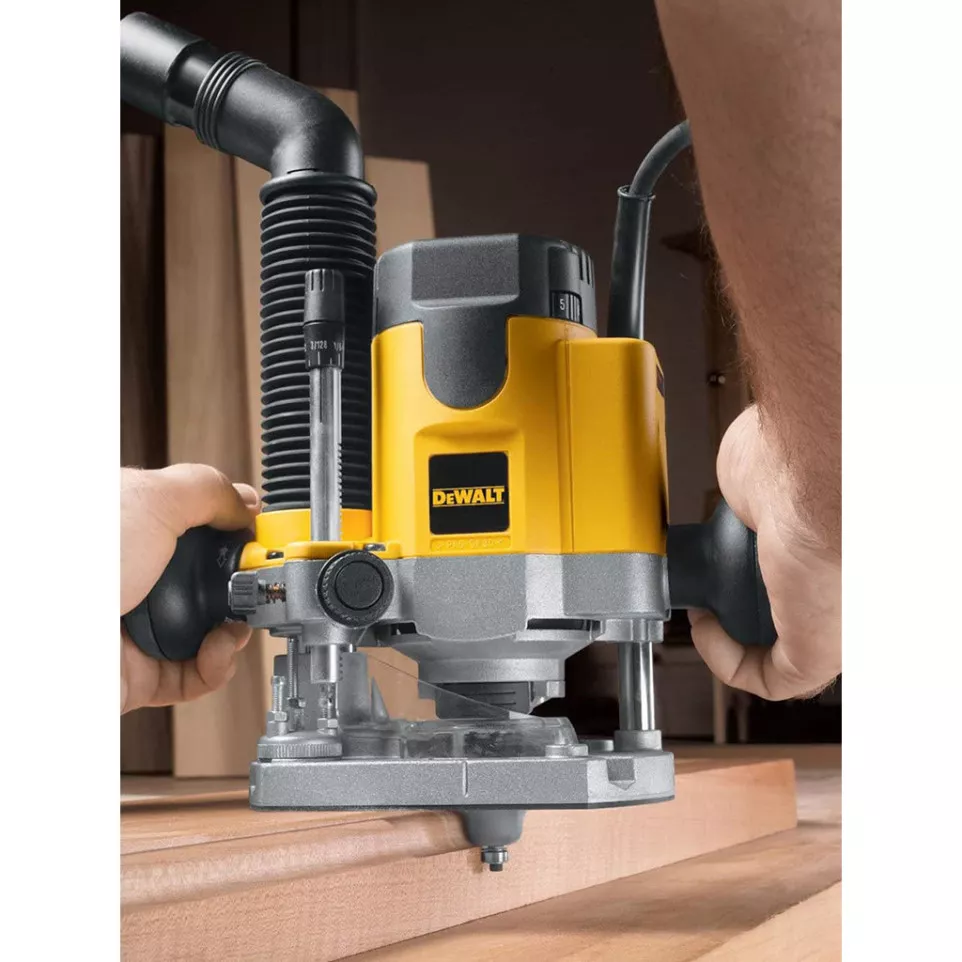 DeWalt DW621 2 HP EVS Plunge Router...