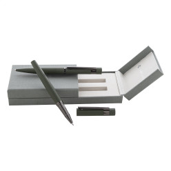 Atelier vert  parure de stylos 