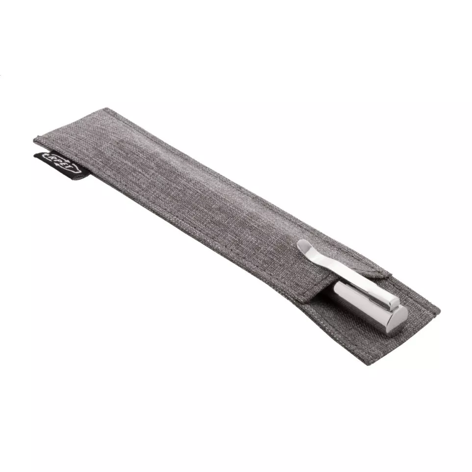 Teppet gris  stylo bille 