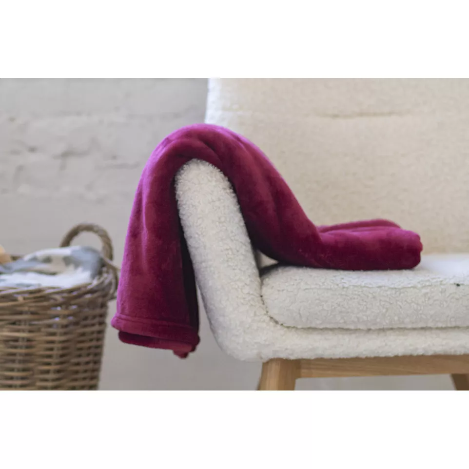 Espoo burgundy  flannel blanket 