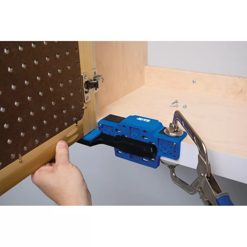 Gabarit de montage porte darmoire...