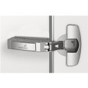 Sensys 8646i 110° vernikkeld opschroefscharnier met soft-close functie en zelfsluitend, voor opliggende deuren vanaf 10mm dik / 