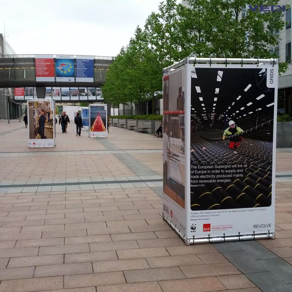 Advertising structure cube
