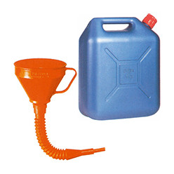 Jerrycans et entonnoirs